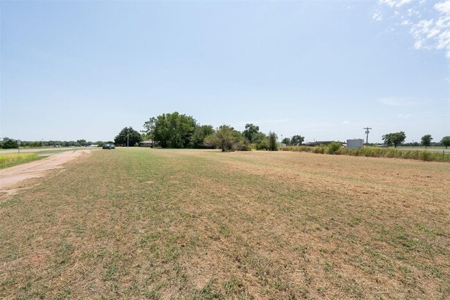 Building Photo - 2200 US-81