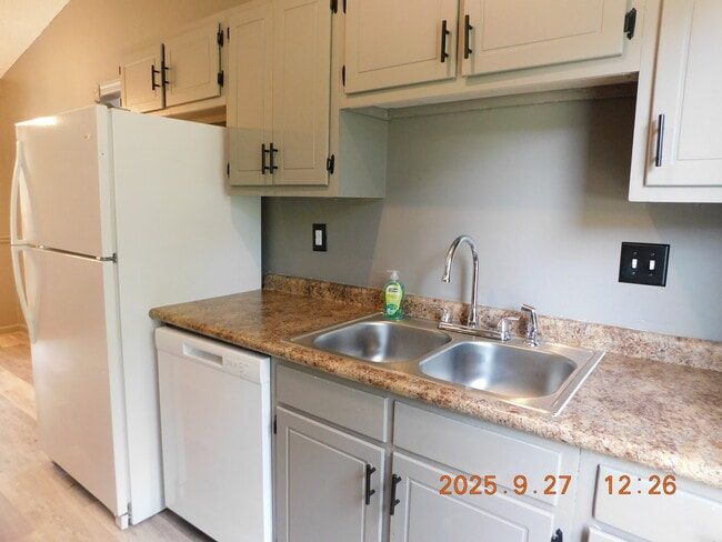 Kitchen (3) - 8 Druid Pl