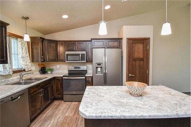 Building Photo - 2428 E Meadowside Pl