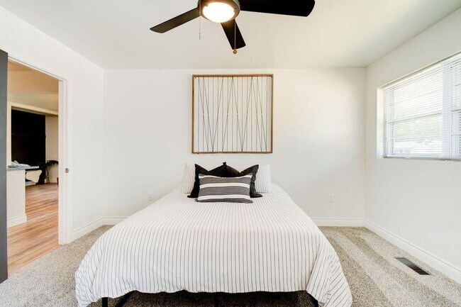 Building Photo - AVAILABLE FOR PRE-LEASE - Modern & Charming 3 Bedroom