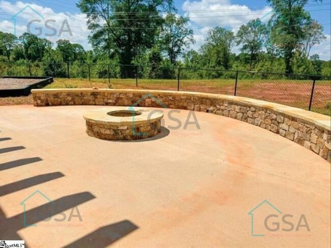Building Photo - 3 Bedroom 2 Bath Lyman, SC 29365 Available...