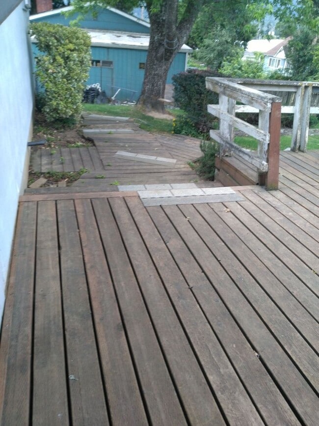 Building Photo - 3-Bedroom, 2-Bathroom with 2 car Carport in Sutherlin