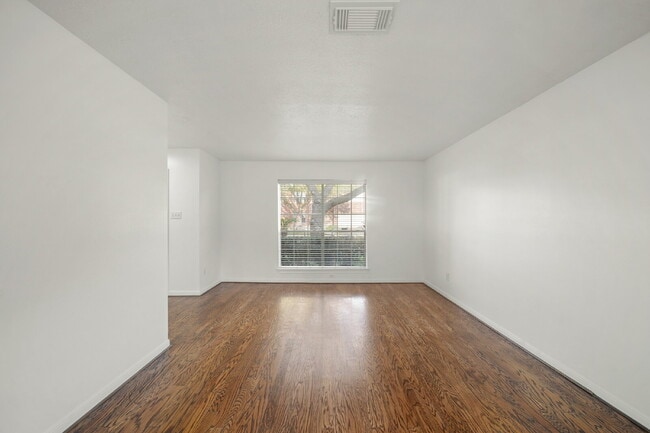 Building Photo - Spacious 4-bedroom in Pearland ISD!