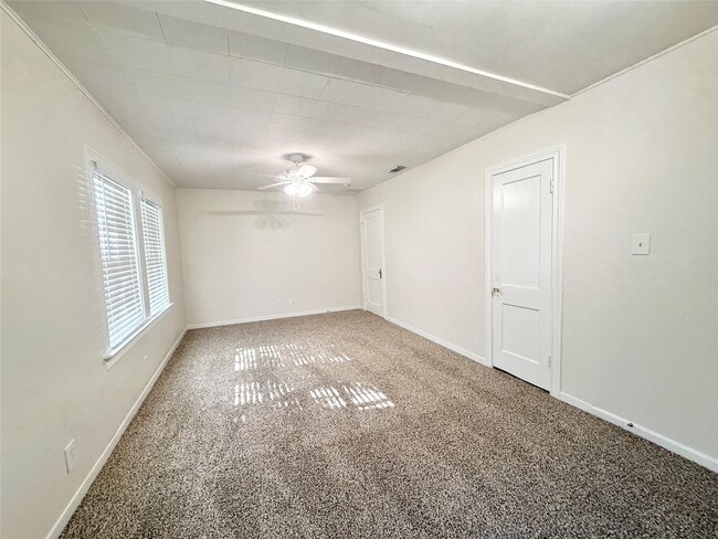 Building Photo - 813 Gale St