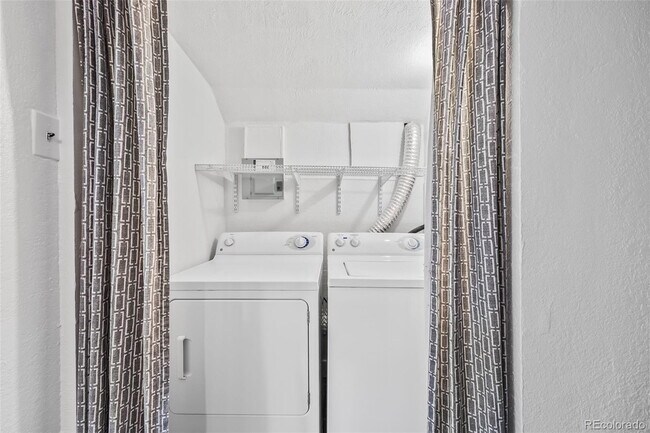 Building Photo - "Spacious 5-Bedroom Gem with Hardwood Floors & Cozy Fireplace in Denver's Heart!"