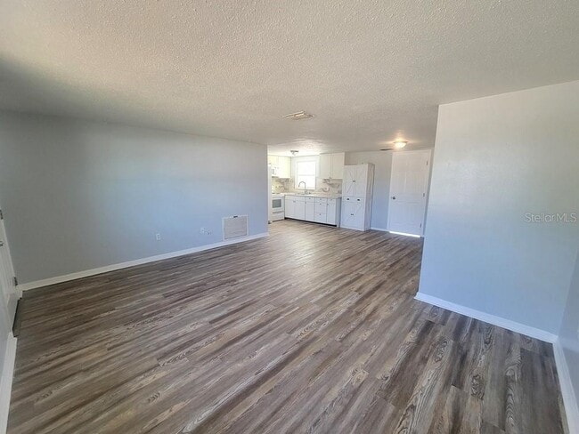 Building Photo - 10225 Gardenia Ln