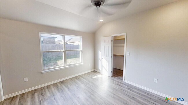 Building Photo - 130 Wind Ridge Dr