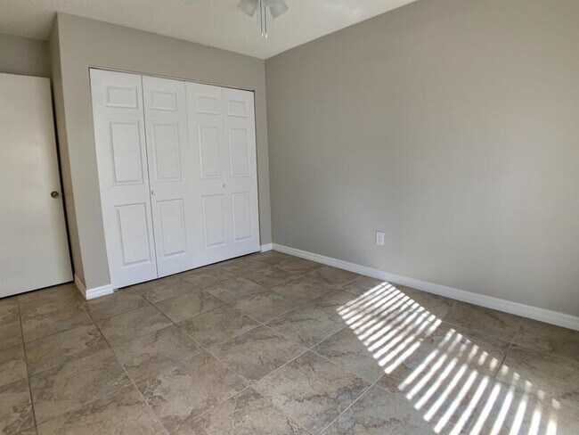 Building Photo - 3651 N Goldenrod Rd
