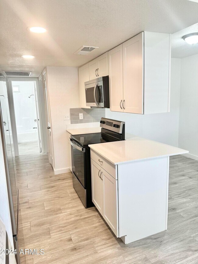 Building Photo - 16821 N 26th St