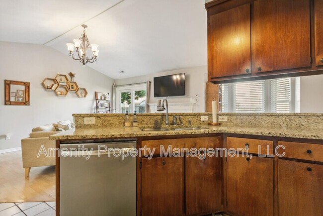 Building Photo - 955 Woodcreek Dr