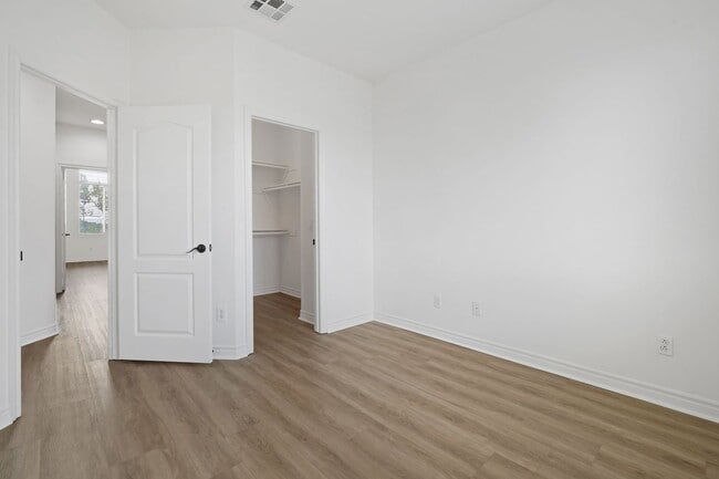 Building Photo - Prime Location! RARE Opportunity to LEASE 4/3.5 Spacious TownHome IN GARDEN GROVE!