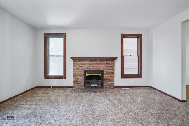 Building Photo - Spacious 3 Bed, 2 Bath in Newark - Move-In...