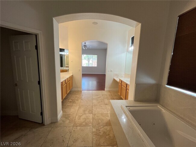 Building Photo - 11000 Pine Knolls Ct
