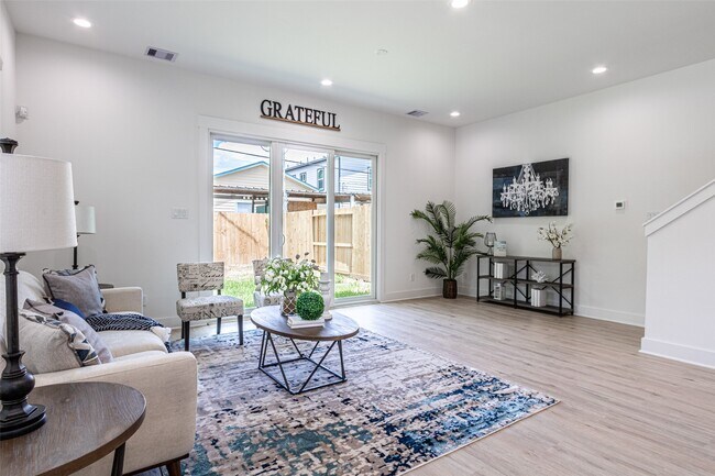 Building Photo - 6814 Burkett St.