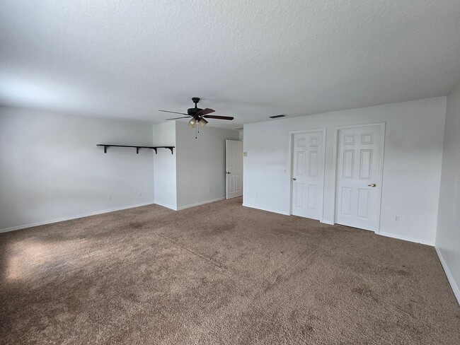 Building Photo - *SPACIOUS TOWNHOME* Hawthorne Village - Ac...