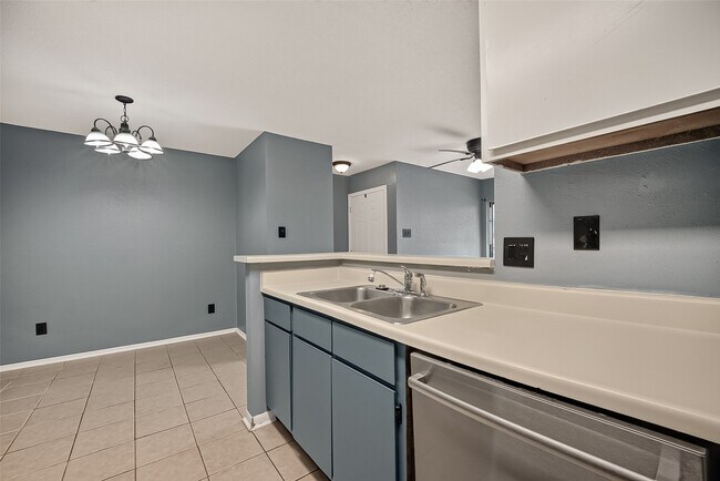 Building Photo - 18800 Egret Bay Blvd