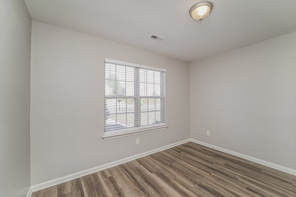 Building Photo - 2733 Fairstone Ave