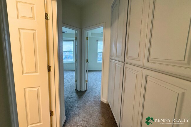 Building Photo - Townhome in the Peninsula's Most Walkable Neighborhood