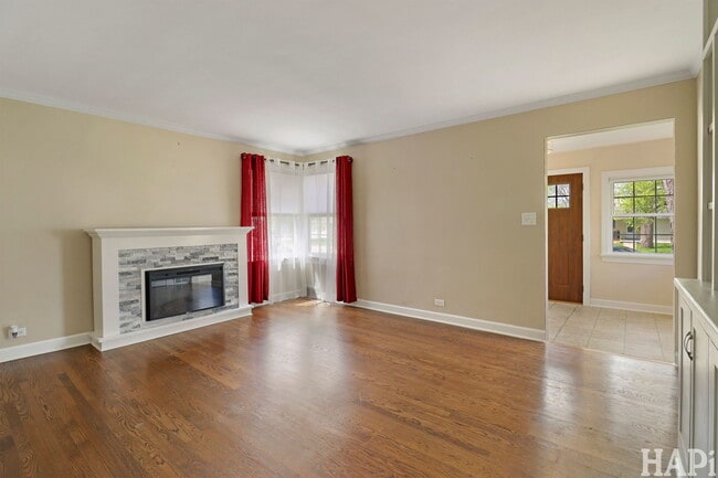 Building Photo - 115 N Hager Ave