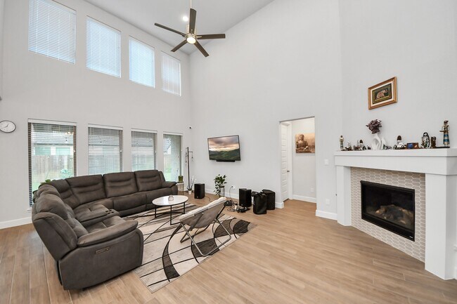 Building Photo - 5506 Onyx Fls Dr