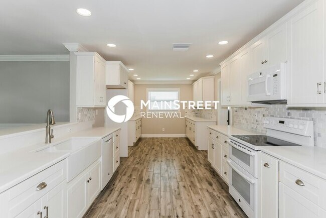 Building Photo - 3 Bedroom Pet-Friendly Home in BRANDON, FL with Main Street Renewal