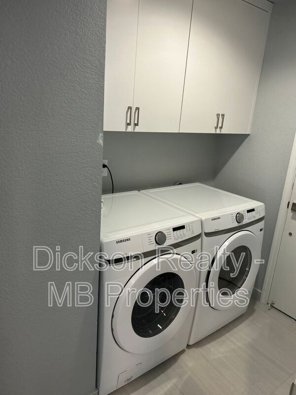 Building Photo - 5261 Coit Dr