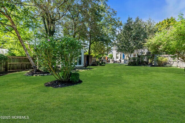Building Photo - 146 Rumson Rd