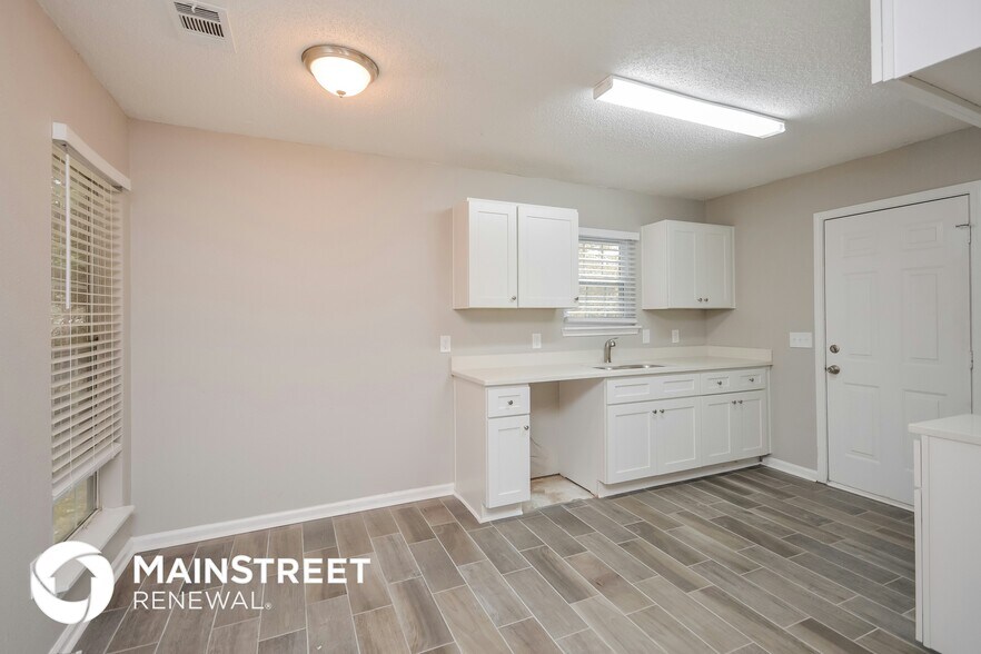 Building Photo - 722 Jockey Ln