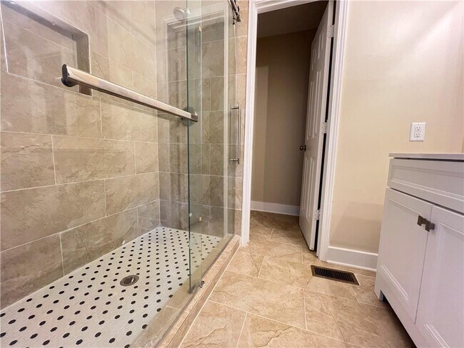 Building Photo - 550 Oglesby Bridge Rd SE