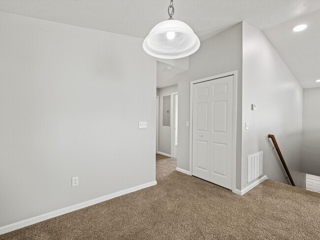 Building Photo - Comfortable 1 Bedroom 1 Bath*********Castle Schools**********Walking Trails