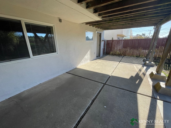 Building Photo - Remodeled Three Bedroom Plus Bonus Room House in Daly City