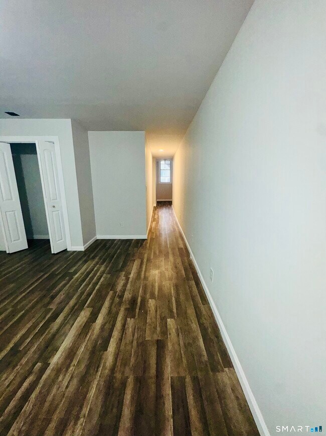 Building Photo - 1415 Stratford Ave