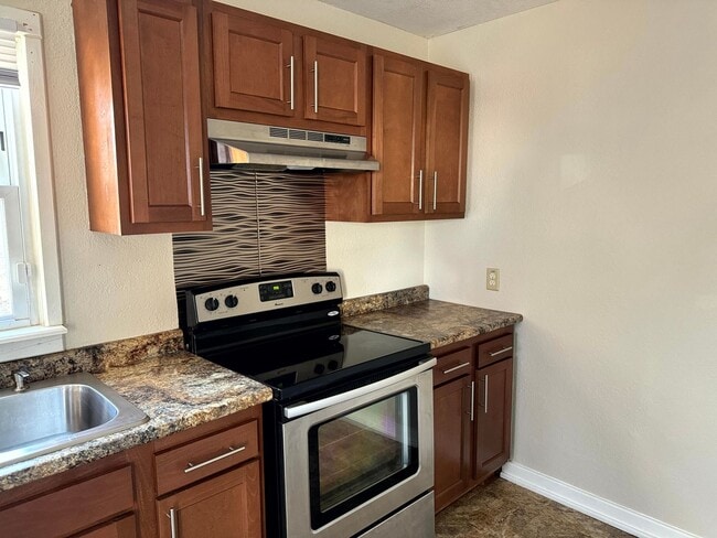 Building Photo - 3 bedroom Kenosha cape cod