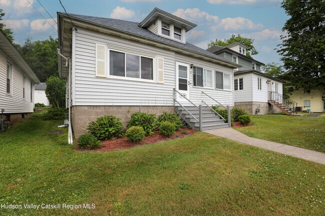 Building Photo - 98 Hurley Ave