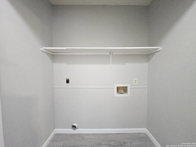 Building Photo - 5507 Roanwood