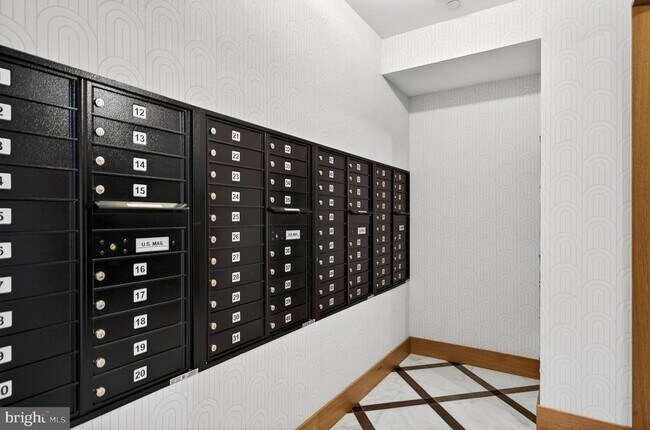 Building Photo - 811 S Columbus St