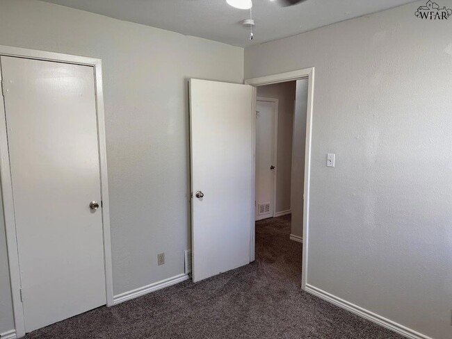 Building Photo - 4610 N Eden Hills Cir