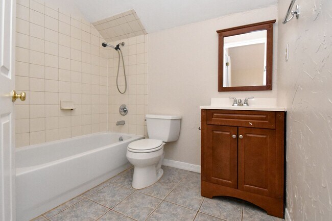 Building Photo - 8209 SW 52 Ln