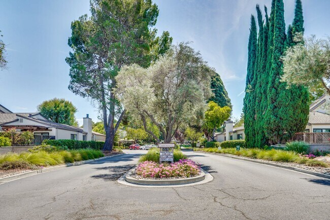 Building Photo - 6651 Bunker Hill Ct