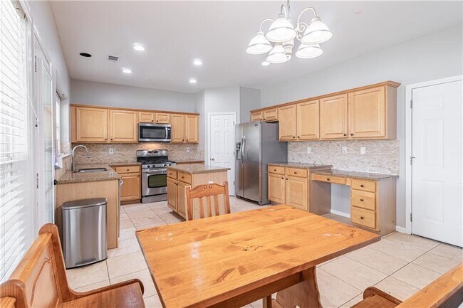 Building Photo - 230 Albrighton Ct