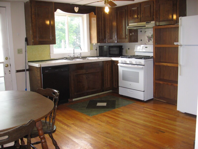 Building Photo - 37 Maple Ave