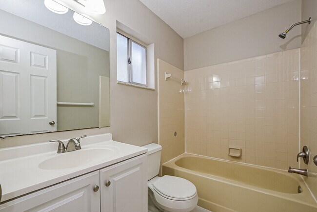 Building Photo - 813 Heather Glen Cir