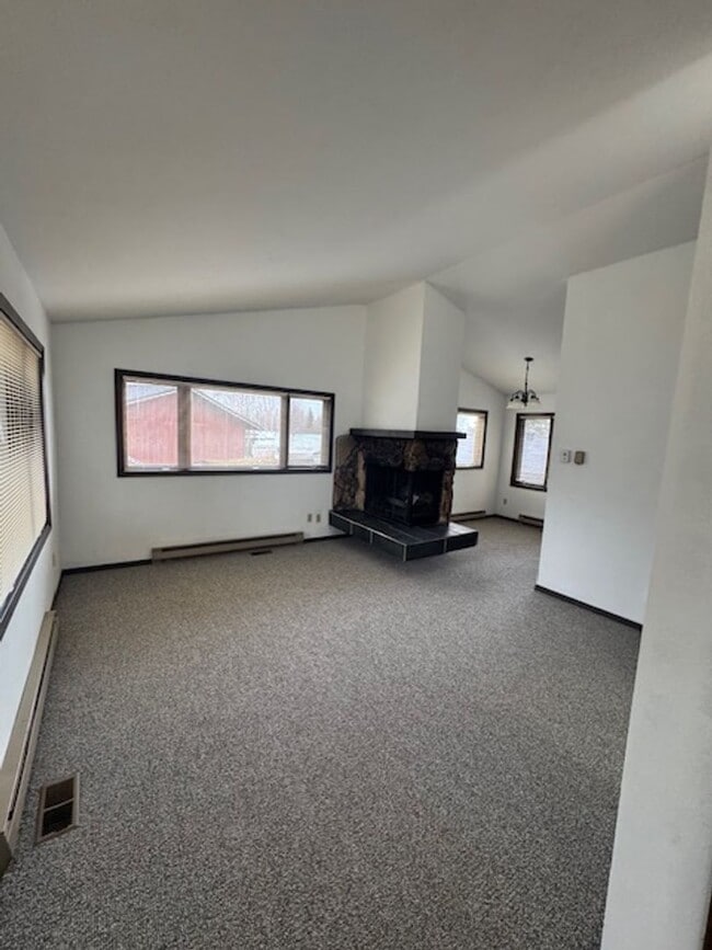 Building Photo - 2 Bedroom Unit in South Anchorage!