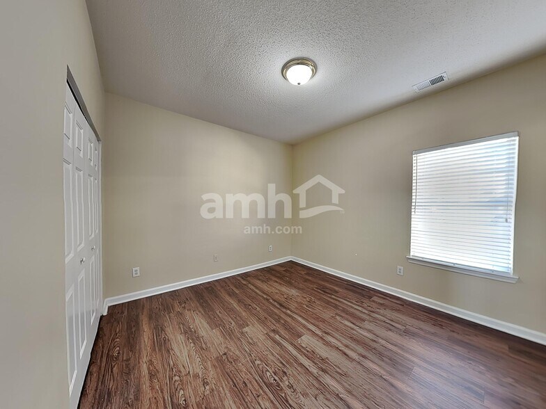 Building Photo - 2006 Farm Hill Ct