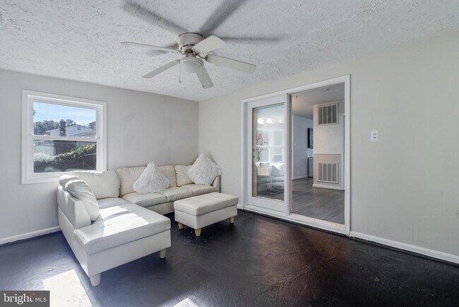 Building Photo - 314 Rivermont Dr