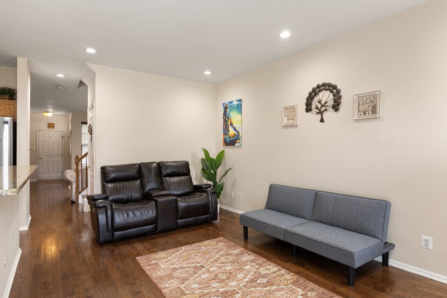 Building Photo - 9 Crest Ct