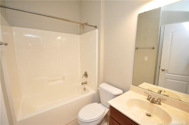 Building Photo - 300 Sutton Glen Dr