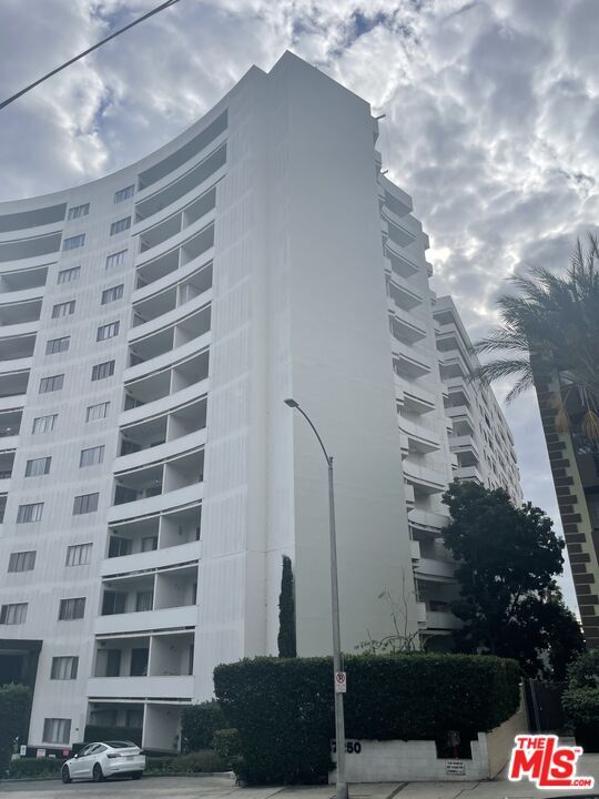 Building Photo - 7250 Franklin Ave