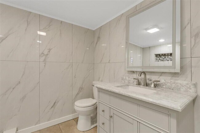 Building Photo - 2319 Beneva Terrace