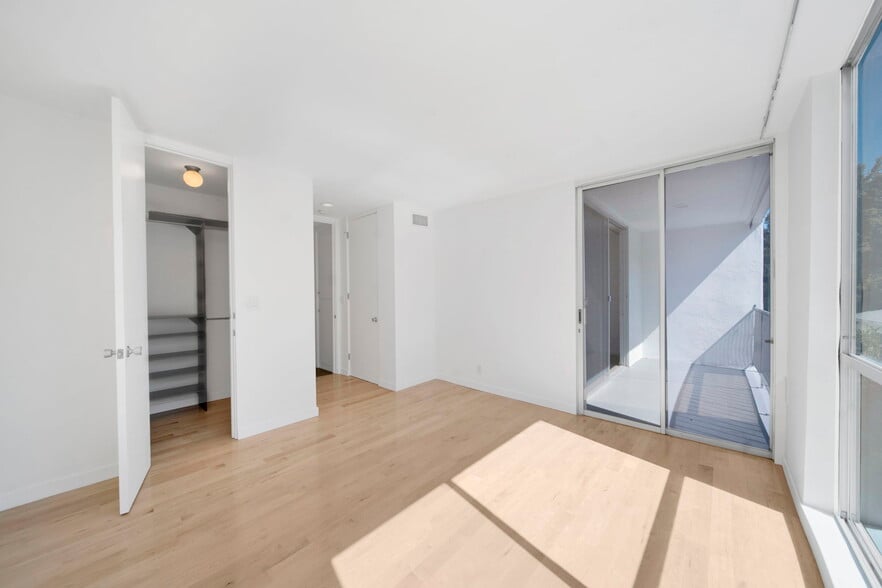 Building Photo - 1147 N Clark St